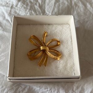 Good Floral Ribbon Brooch Flower